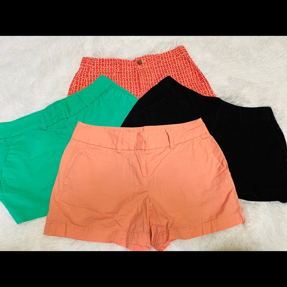 Gently worn - 4 Pairs of Gap/Loft 3” Shorts
